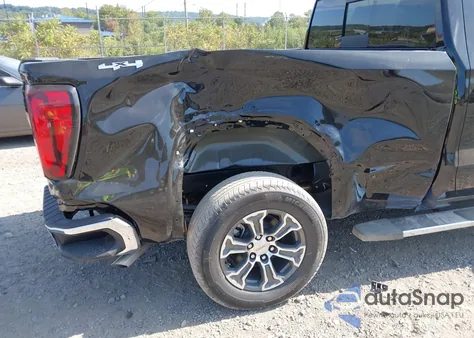 2025 GMC Sierra 1500 4Wd Standard Box Slt z USA, uszkodzony, nr VIN 3GTUUDED5SG390875